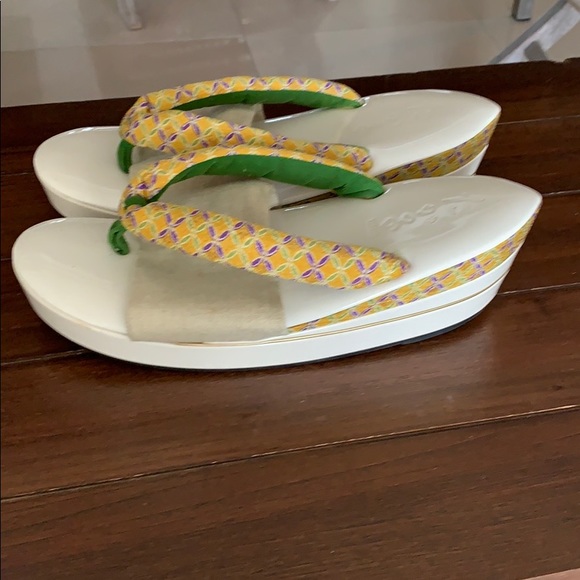 Japanese Sandals - Picture 2 of 4